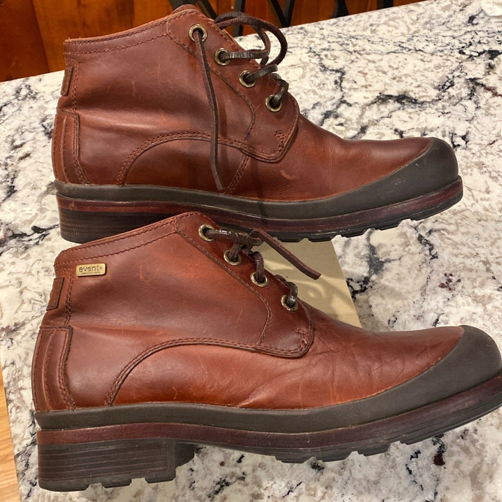 Ugg boots. Leather men’s 9 tried on never worn. Any marks from storage